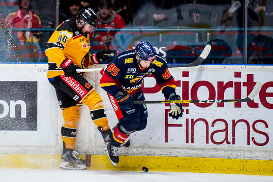 Luleås Robin Kovacs och Djurgårdens Michael Haga