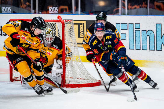 Luleås Erik Gustafsson och Juhani Tyrväinen mot