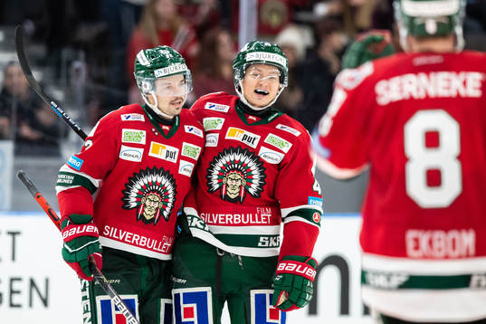 Frölundas Patrik Carlsson och Rhett Rakhshani jublar