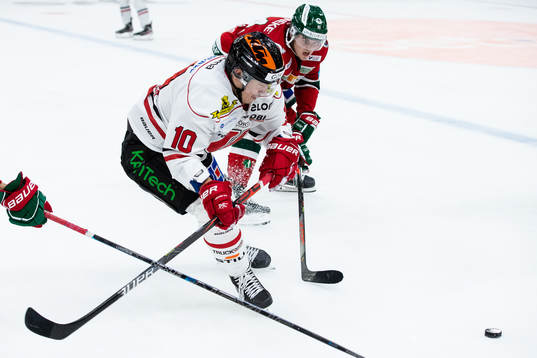 Örebros Shane Harper och Frölundas Samuel Fagemo
