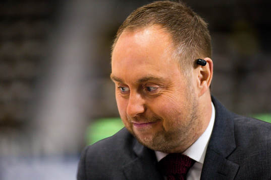 Cmores kommentator Johan Edlund