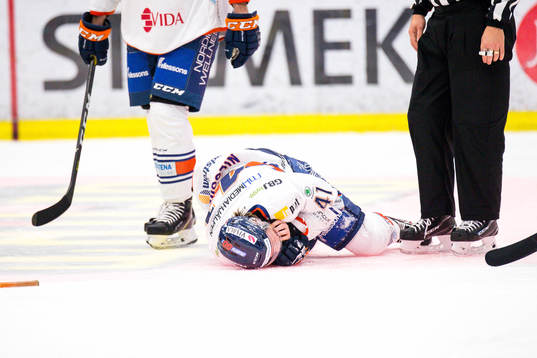 Växjös Ludvig Nilsson grinar illa