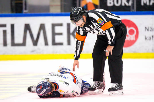 Växjös Ludvig Nilsson grinar illa
