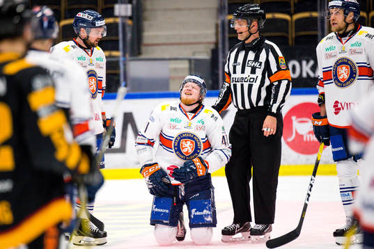 Växjös Ludvig Nilsson grinar illa