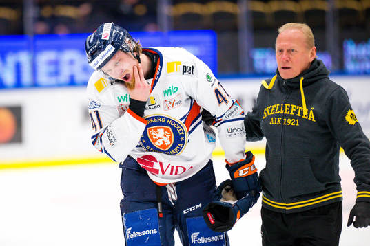 Växjös Ludvig Nilsson grinar illa