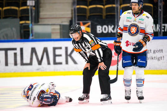 Växjös Ludvig Nilsson grinar illa