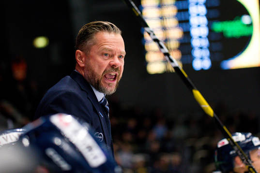 Växjös  assisterande tränare Fredrik Hellgren