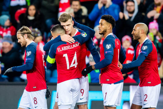 Alexander Sørloth of Norway celebrates with teammates