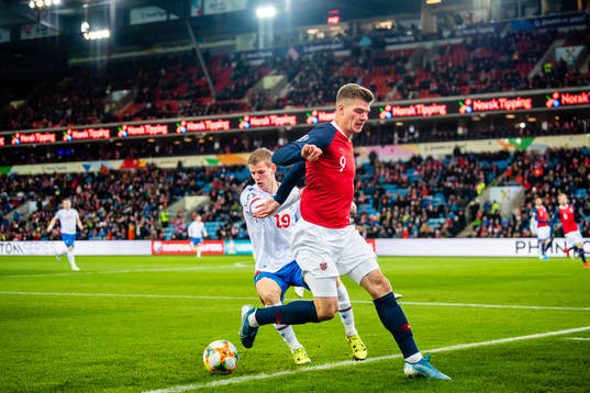 Ari Jonsson of Faroe Islands and Alexander Sørloth of