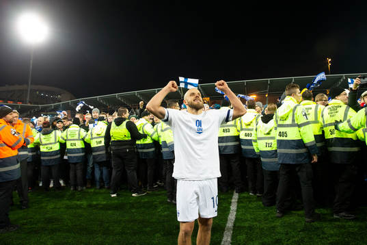 Teemu Pukki #10, FIN
