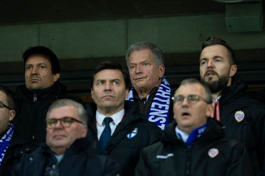 Jari Litmanen (L) and President of Finland Sauli Niinistö