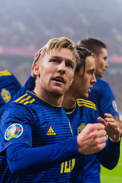 Emil Forsberg of Sweden celebrate