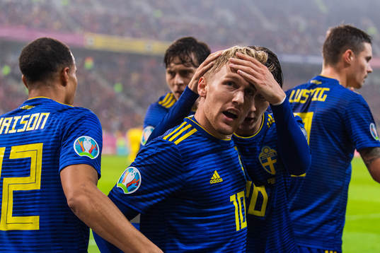Emil Forsberg of Sweden celebrate