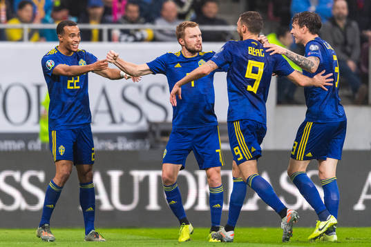 Robin Quaison of Sweden celebrates with Sebastian Larsson,