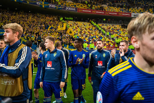 Mattias Svanberg and Alexander Isak of Sweden celebrate