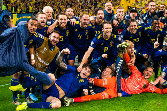 The team of Sweden celebrate