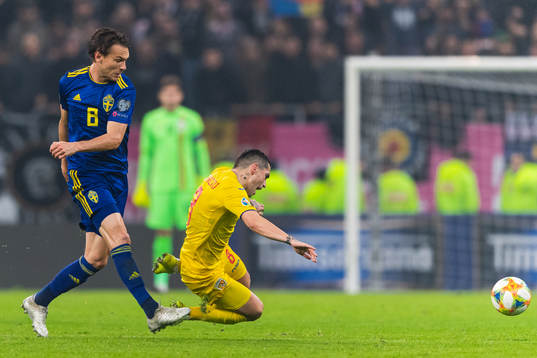 Albin Ekdal of Sweden and Nicolae Stanciu of Romania
