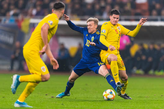 Emil Forsberg of Sweden and Tudor Baluta of Romania compete
