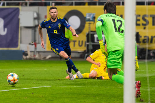 Marcus Berg of Sweden against goalkeeper Ciprian Tatarusanu