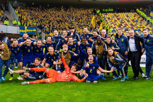 Bläddra bland fler bilder av Football, UEFA Euro Qualifier, Romania - Sweden