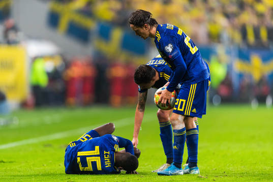 Kristoffer Olsson and Mikael Lustig attend to Alexander