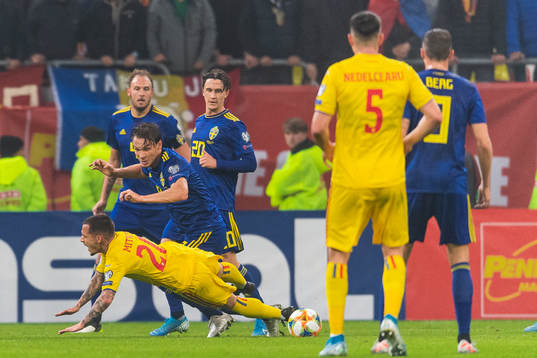 Albin Ekdal of Sweden and Alexandru Ionut Mitrita of Romania