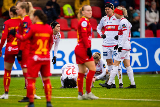 Kennya Kinda Esther Cordner of Sandviken in pain