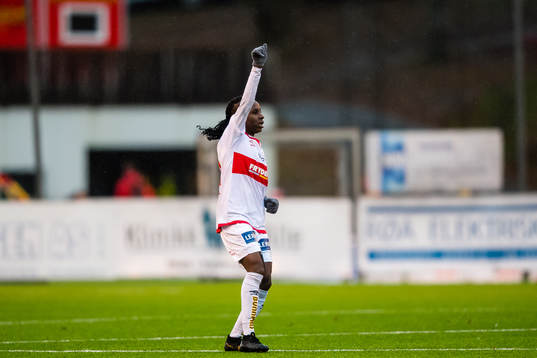 Kennya Kinda Esther Cordner of Sandviken celebrates