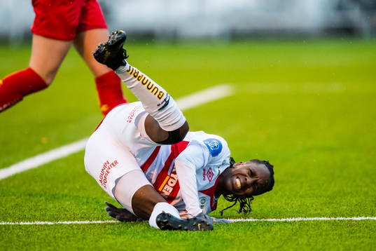 Kennya Kinda Esther Cordner of Sandviken in pain