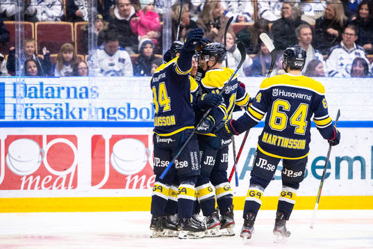 s Martin Thörnberg jublar med lagkamrater