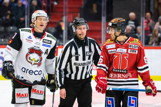 Malmö Redhawks Emil Sylvegård och Örebros Mathias Bromé