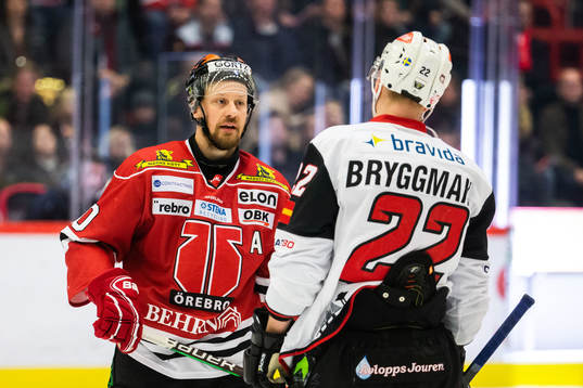 Örebros Marcus Weinstock och Malmö Redhawks Lars Bryggman