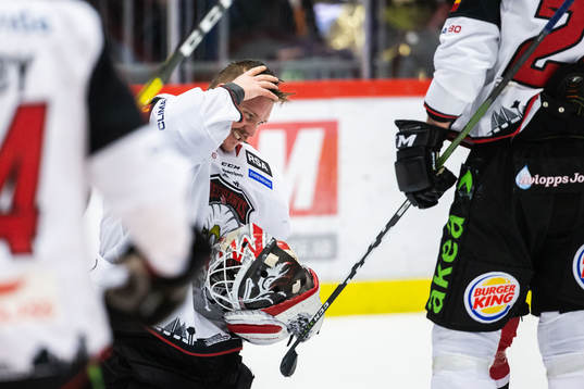 Malmö Redhawks målvakt Lars Volden har ont
