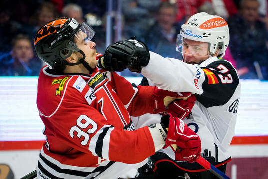 Örebros Jordan Boucher och Malmö Redhawks Adam Ollas