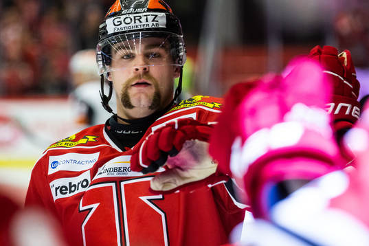 Örebros Aaron Irving jublar