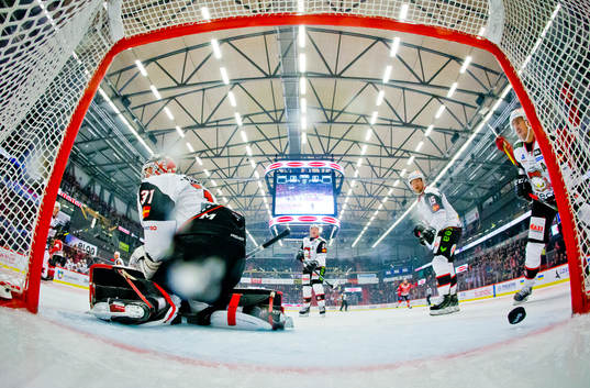 Malmö Redhawks målvakt Lars Volden, Emil Sylvegård och