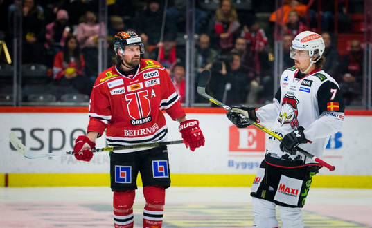 Örebros Stefan Warg  och Malmö Redhawks Marcus Björk