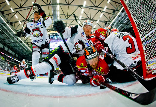 Malmö Redhawks Adam Ollas Mattsson och Örebros Marcus
