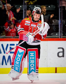 Örebros målvakt Dominik Furch är glad