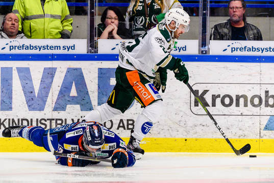 Växjös Jacob Forsbacka-Karlsson faller