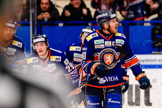 Växjös Erik Josefsson jublar