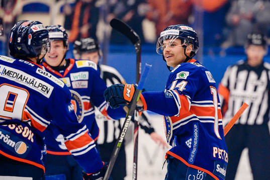 Växjös Emil Pettersson jublar