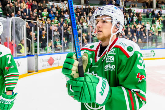 Rögles Niklas Hansson jublar jublar ishockeymatchen i SHL