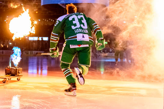 Rögles Niklas Hansson innan ishockeymatchen i SHL mellan