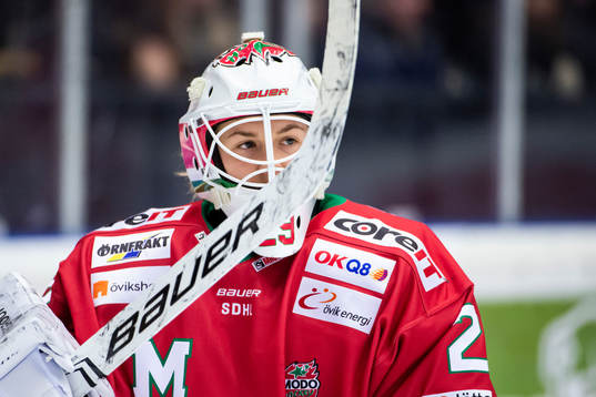 Modos målvakt Klara Peslarova värmer upp