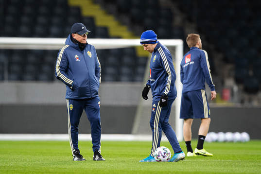 Head coach Janne Andersson and Emil Forsberg of the Swedish