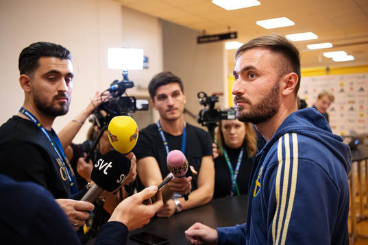 Bläddra bland fler bilder av Football, UEFA Euro Qualifier, Sweden, press conference & mixed zone