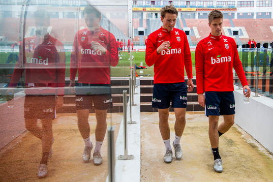 Sander Berge and Markus Henriksen of Norway