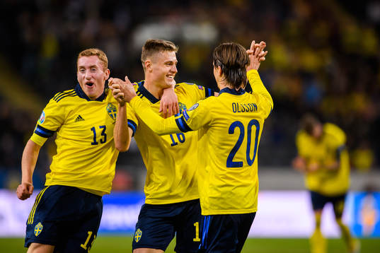 Mattias Svanberg celebrate with Dejan Kulusevski and