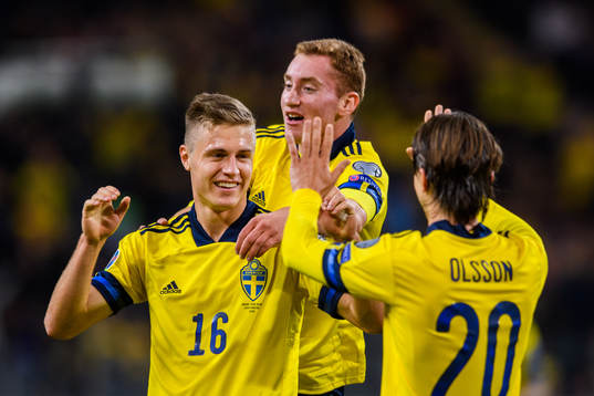 Mattias Svanberg celebrate with Dejan Kulusevski and